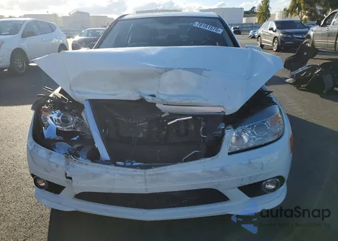 2010 Mercedes-Benz C 300 z USA, uszkodzony, nr VIN WDDGF5EB8AR099495